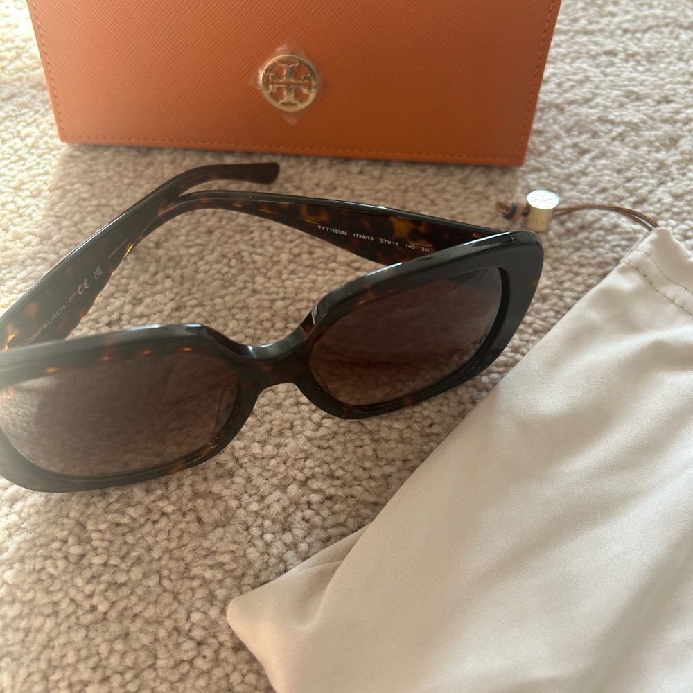 Tory Burch tortoiseshell square shape, oversize sunglasses brand new with no tag